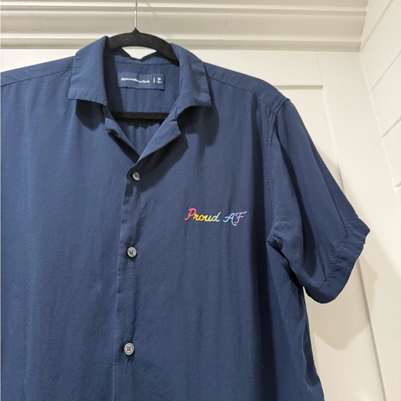 Abercrombie & Fitch Men’s Proud AF Pride Shirt - Picture 3 of 5